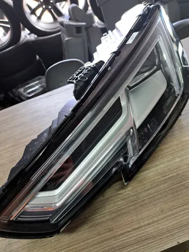 Farol Audi A4 2017 até 2019 Lado Esquerdo, peças em Geral para o mesmo