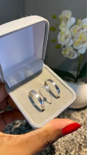 Alianças de Prata com Anel, Namoro