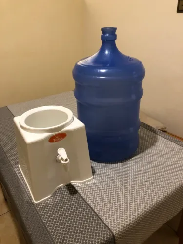 Galão de água e suporte Tizeck-Piracicaba