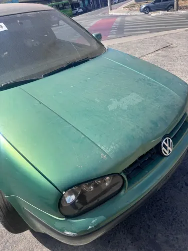 Capô Golf sapao 1.6 8v com pequeno detalhe