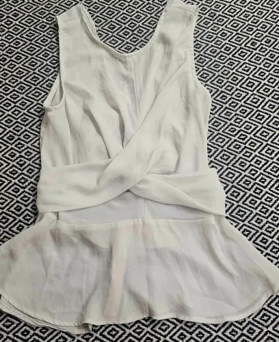 Lindas blusas e cropped super novas griffs diversas