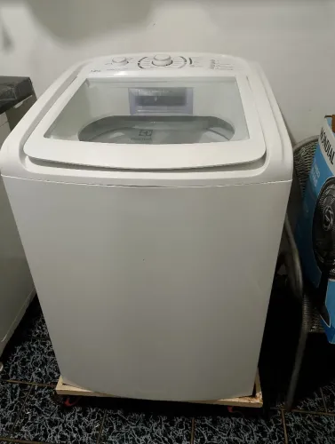 Lavadora Eletrolux 13kg pouco usada. Funcionando excelente.
