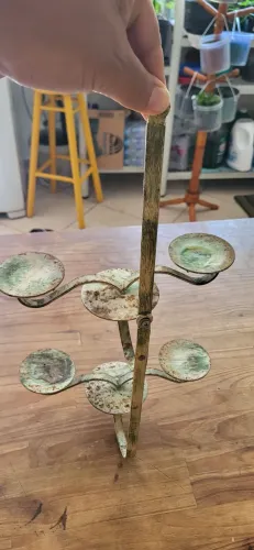 Antigo castiçal em ferro 