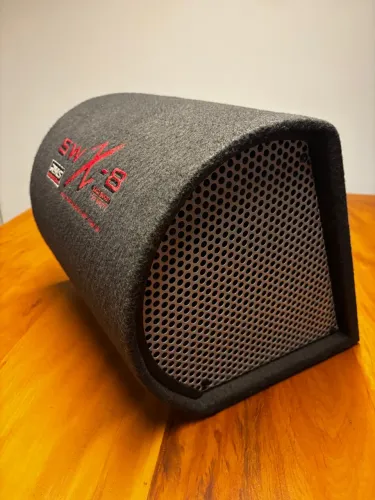 Subwoofer SW X-8 para automóvel.