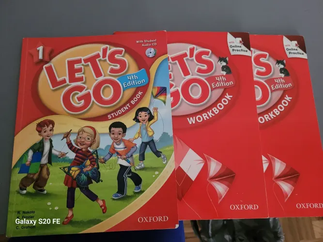 Livros inglês let's go