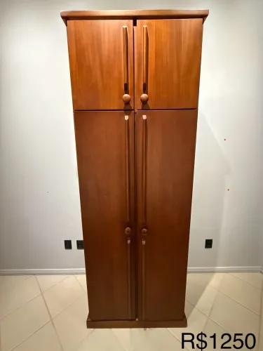 Roupeiro de Imbuia
