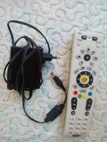 Controle e fonte sky