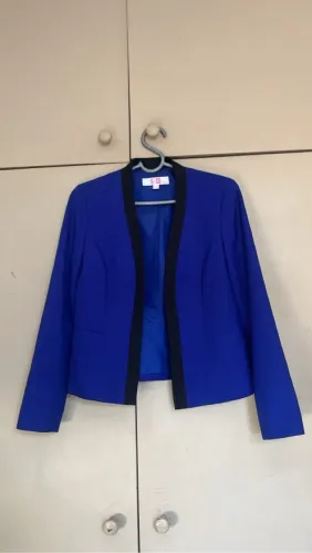 Blazer  azul com detalhes em preto