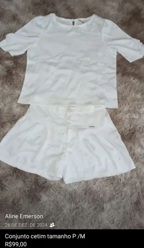 Roupas Novas na etiquetas.