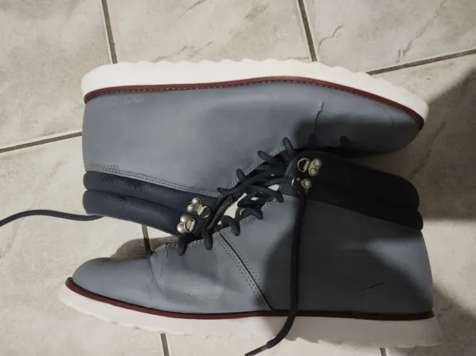 Bota Adidas Masculina Cinza