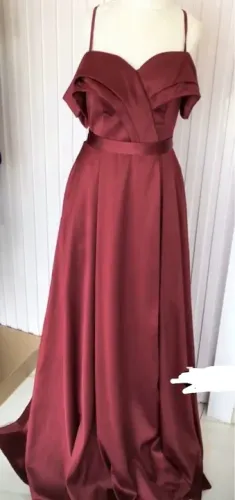 Vestido social longo marsala