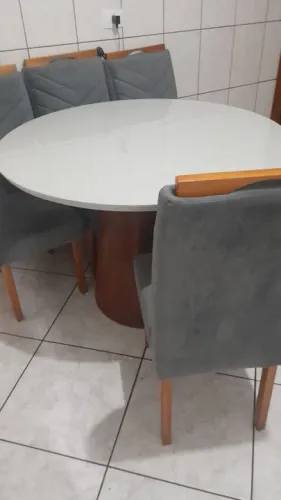Mesa de Jantar Branca com 4cadeira