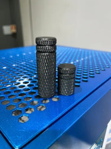 Suporte ajustável para placa de vídeo com imã