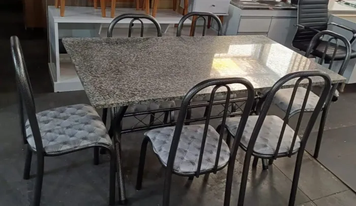 Mesa de Jantar com Tampo de Granito e 6 Cadeiras