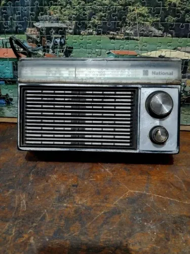 Rádio Vintage Nacional AM/FM modelo RF 4210 W