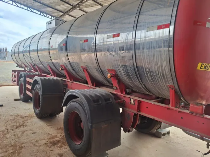 Carreta Vanderleia isotérmica