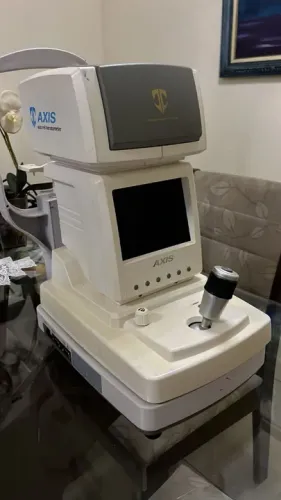 Autorrefrator / Ceratômetro GV 8000