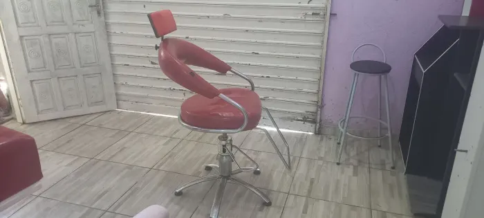Cadeira de cabelereiro/barbeiro + Balcão com espelho, luz e gavetas