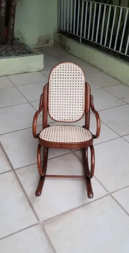 Cadeira de Balanço Infantil Thonet