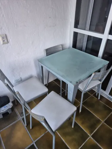 Mesa com 4 cadeiras