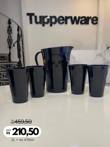 Jarra com copos tupperware 