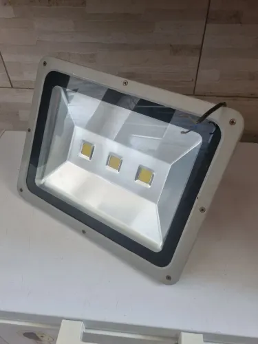 04 Refletor, luz amarela, bivolt 