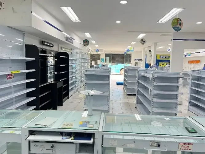 VENDO MÓVEIS EM AÇO PARA FARMÁCIA / DROGARIA / PETSHOP / MERCADO - EXCELENTE ESTADO!