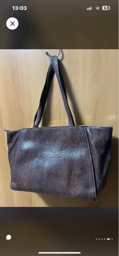 Bolsa marrom com textura de cobra Marca Luz da Lua