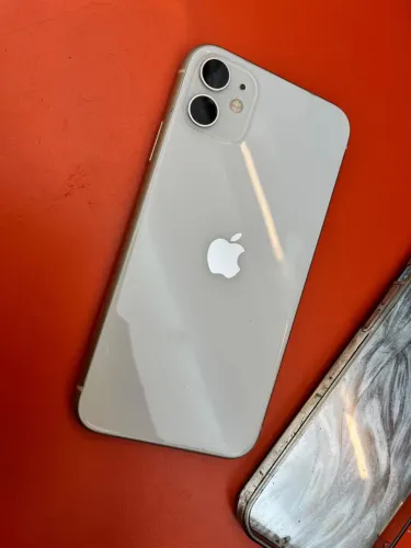 iPhone 11 em ótimo estado