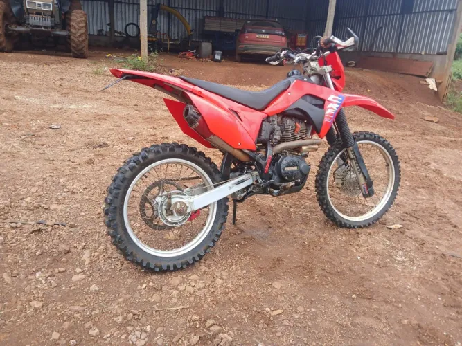 Honda CRF 230F VERMELHA