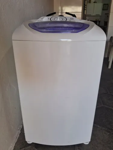 Máquina de lavar roupas usada