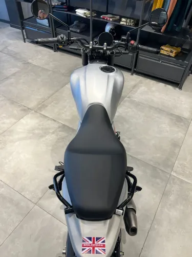 [ Guerrilla 450 cc smoke silver 25/26] Carlos