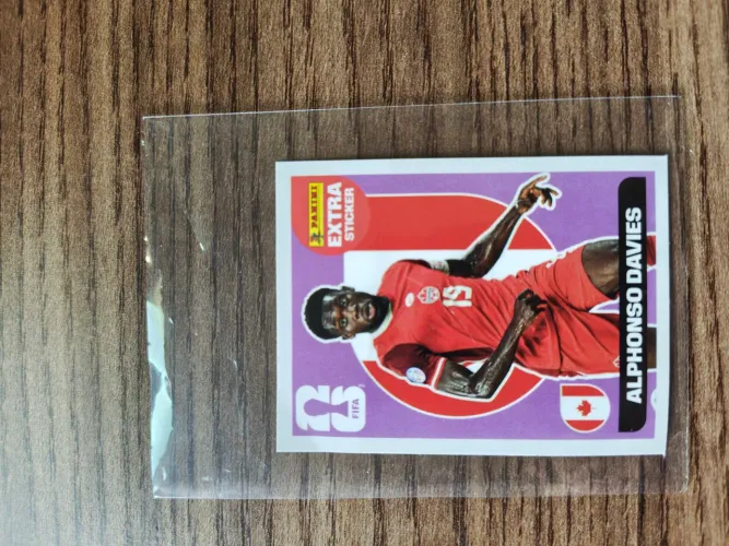 Figurinha Legend Alphonso Davies Bordô 