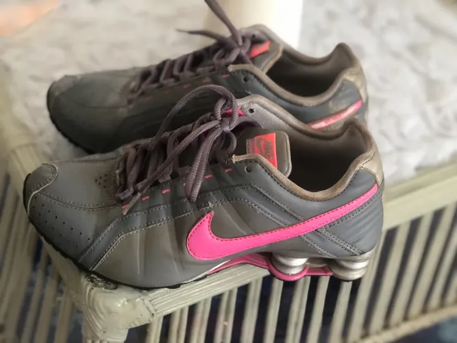 Tênis Nike Shox NZ Feminino Cinza e Rosa - Original