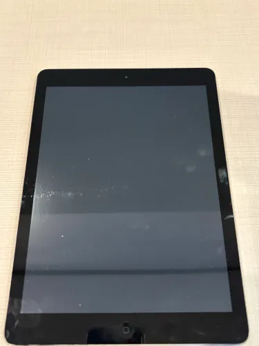 Apple iPad Air 16Gb usado cinza com capa sem carregador