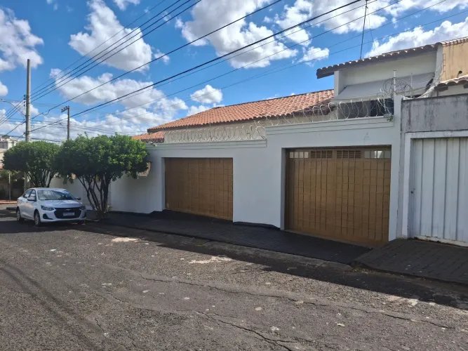 VENDO ou ALUGO CASA 3 QUARTOS NO BAIRRO VIGILATO PEREIRA