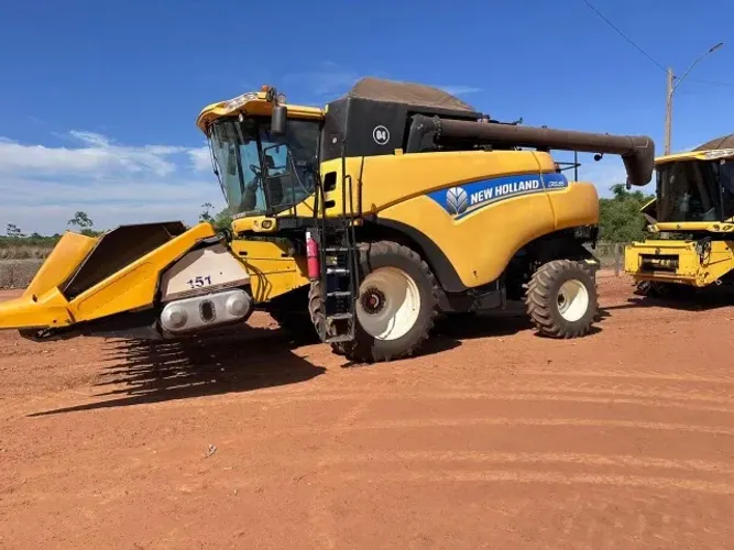 ? Colheitadeira New Holland CR 5.85