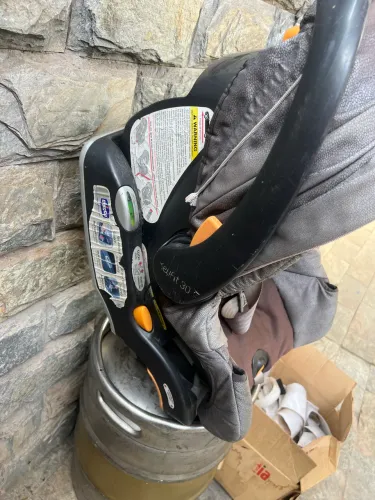 Bebê conforto com base de carro 