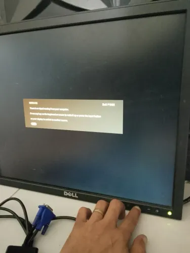 Vendo monitor dell 19P com os cabos funcionando perfeitamente sem pedestal 
