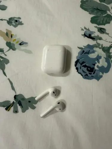 AirPods Apple com Estojo de Carregamento - Branco