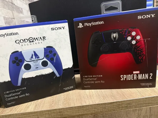 Controle DualSense Edição Limitada: God of War Ragnarok e Marvel's Spider-Man 2