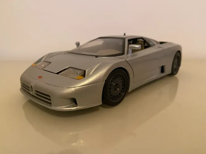Bugatti 1/18