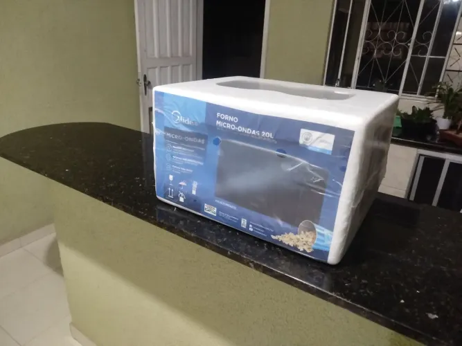 Microondas Midea Espelhado 20L 127v NOVO, NA EMBALAGEM, LACRADO, sem detalhes.