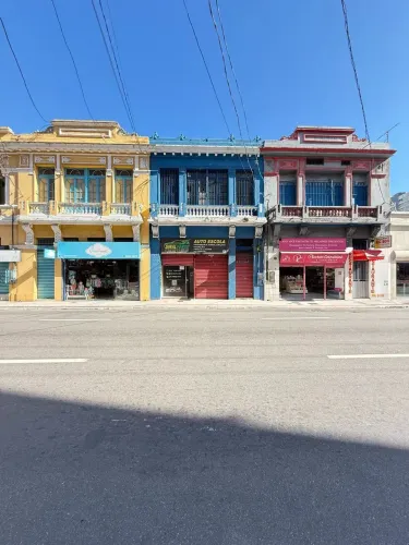 Lojão comercial com 117 metros no terreo e 117m2 no mezanino, loja pronta e com otima loca