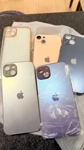 5 capinhas usadas de iPhone 15 plus