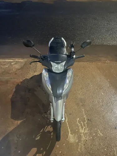 Vendo moto biz 2024 completa cor cinza