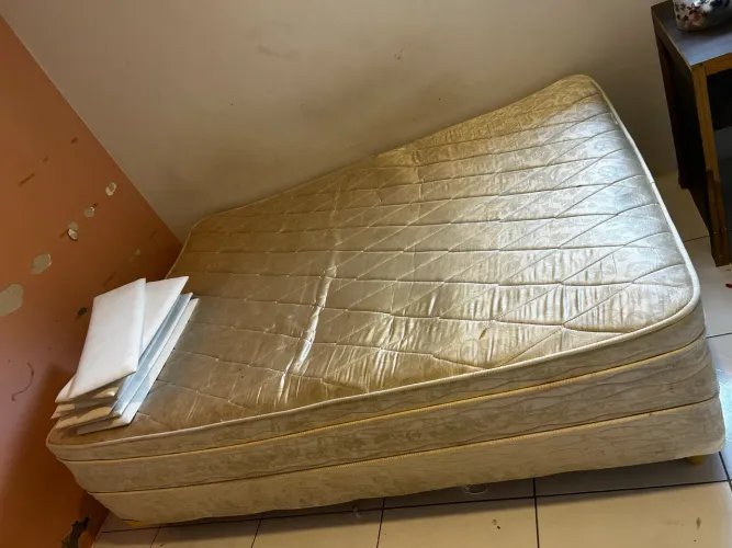 Cama casal + cabeceiras