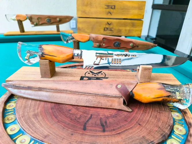 Faca Artesanal Para Churrasco, Cabo Híbrido Modelo (Revólver/Pistola) Lâmina Inox 10P.