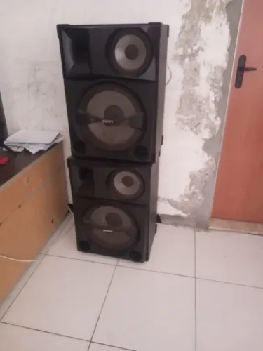 Duas caixas sony
