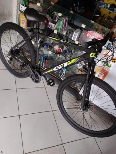 Bicicleta aro 29 GT usada